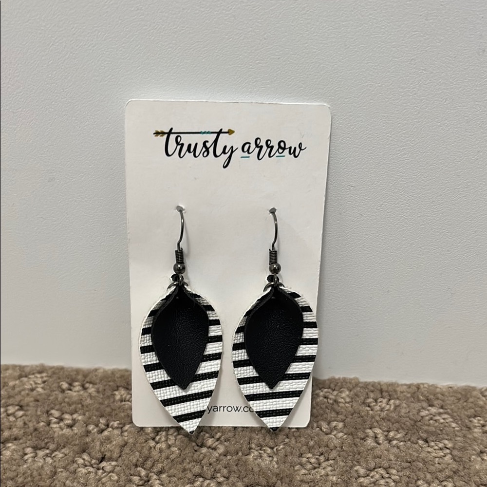 Modern Black and White Dangle Earrings with Leaf Design